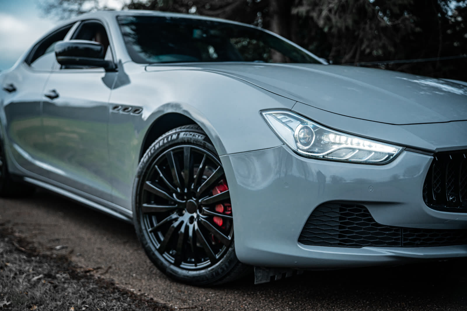 Maserati Ghibli headlight and black alloy detail